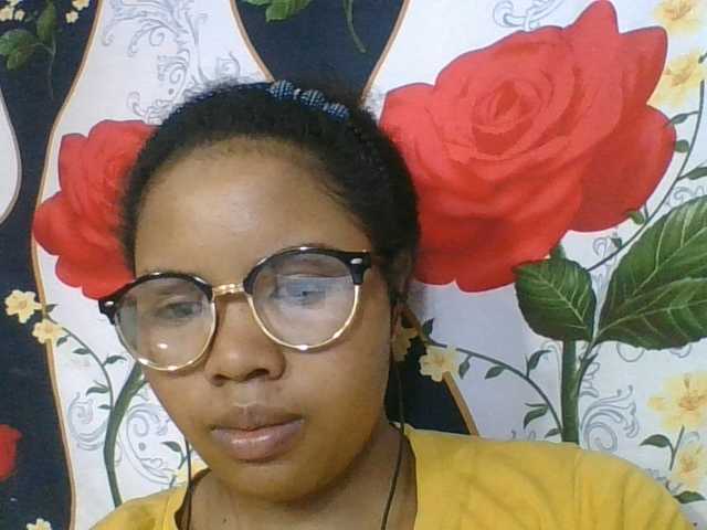 Juliah1a live cam on BongaCams