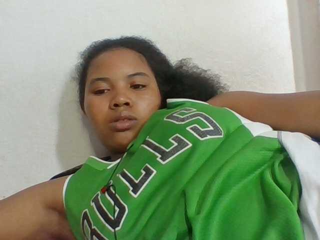 Juliah1a live cam on BongaCams