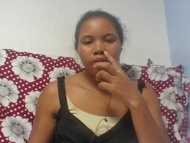 Juliah1a live cam on BongaCams
