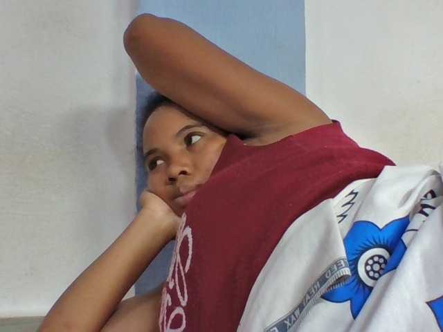Juliah1a live cam on BongaCams
