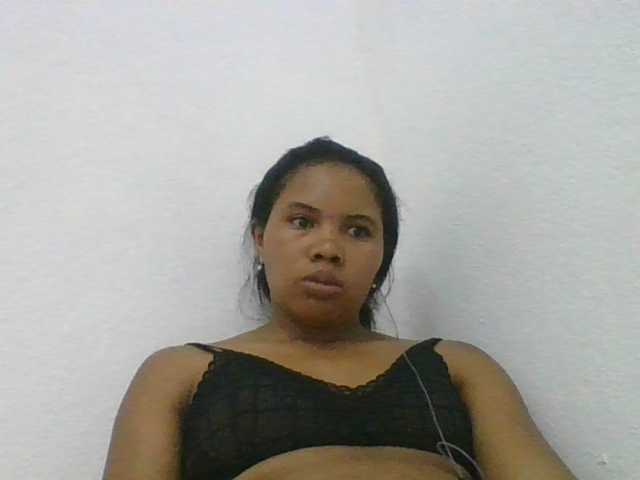 Juliah1a live cam on BongaCams