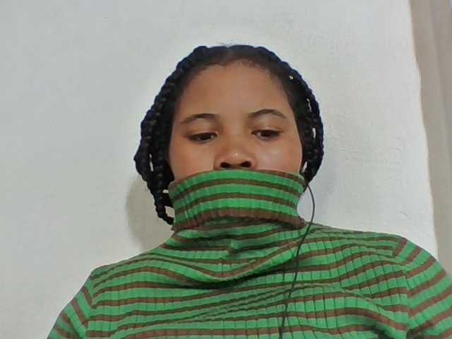 Juliah1a live cam on BongaCams
