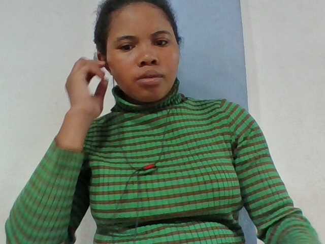 Juliah1a live cam on BongaCams