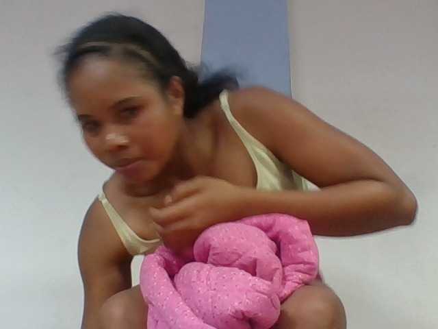 Juliah1a live cam on BongaCams