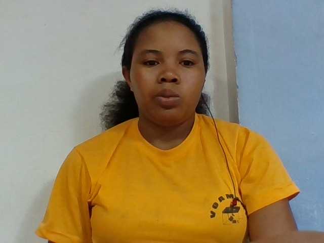 Juliah1a live cam on BongaCams