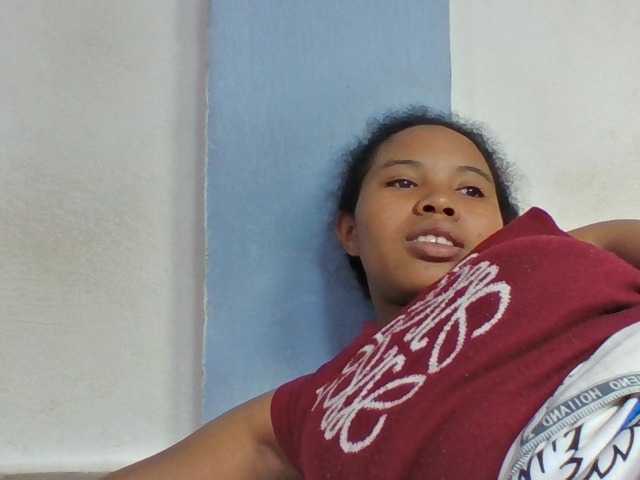 Juliah1a live cam on BongaCams