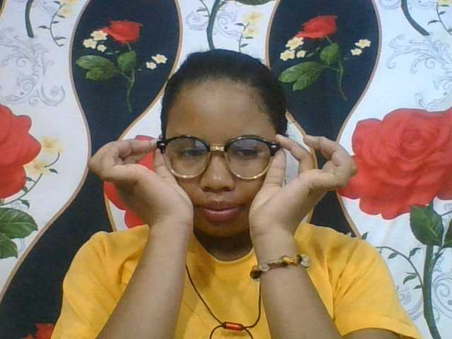 Juliah1a live cam on BongaCams