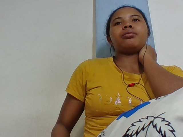 Juliah1a live cam on BongaCams