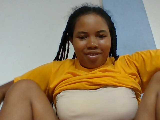 Juliah1a live cam on BongaCams