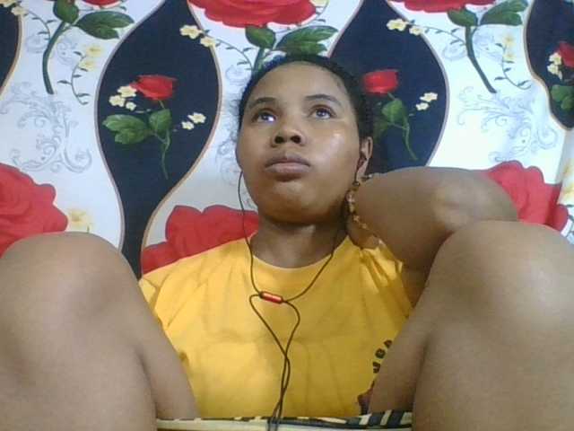 Juliah1a live cam on BongaCams