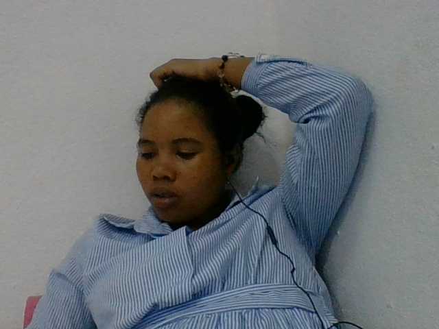 Juliah1a live cam on BongaCams