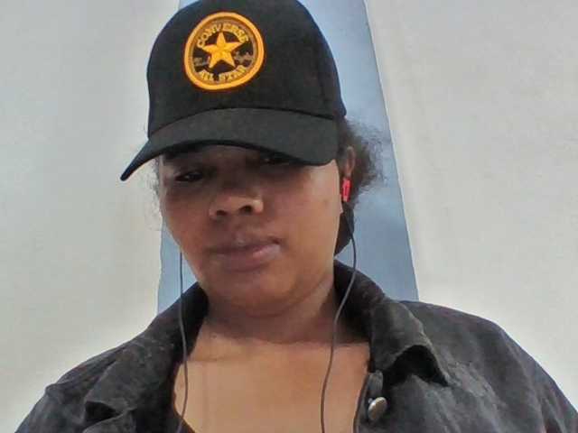 Juliah1a live cam on BongaCams