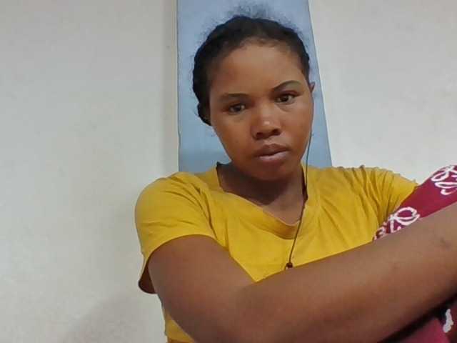 Juliah1a live cam on BongaCams