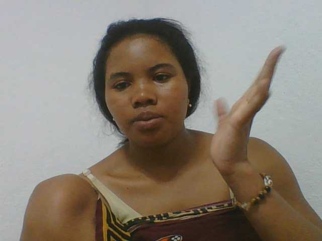 Juliah1a live cam on BongaCams
