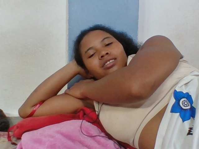 Juliah1a live cam on BongaCams