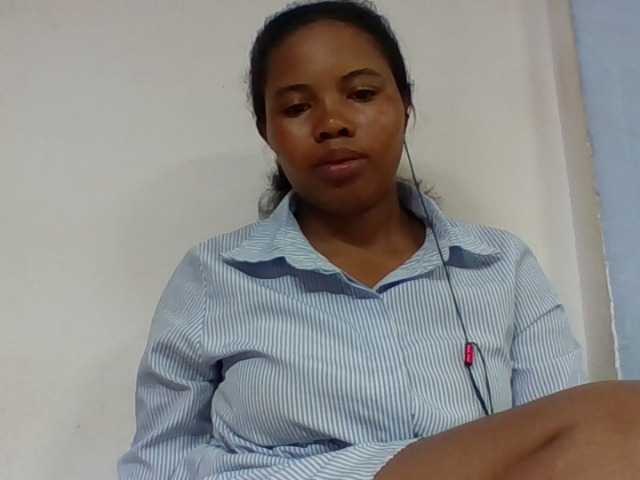 Juliah1a live cam on BongaCams
