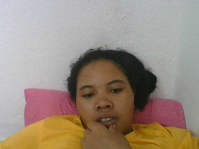 Juliah1a live cam on BongaCams