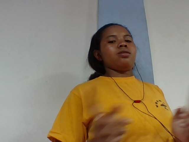 Juliah1a live cam on BongaCams