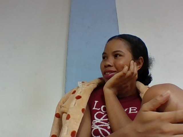 Juliah1a live cam on BongaCams
