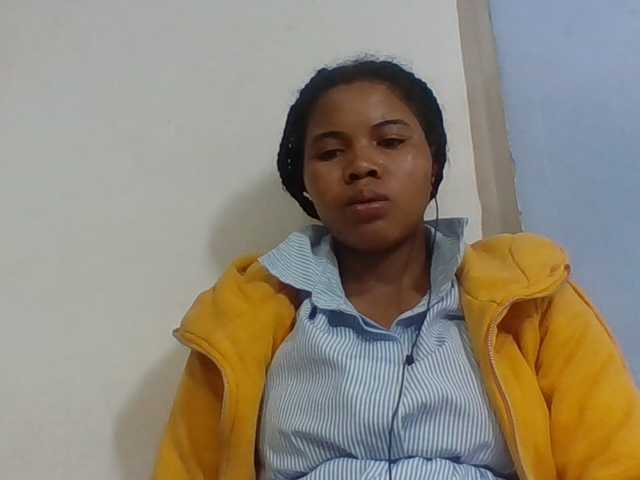 Juliah1a live cam on BongaCams