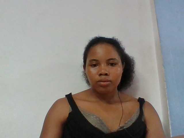 Juliah1a live cam on BongaCams