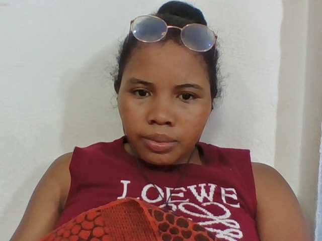 Juliah1a live cam on BongaCams