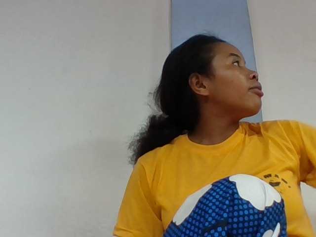 Juliah1a live cam on BongaCams