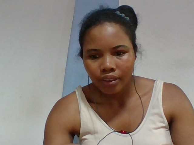 Juliah1a live cam on BongaCams