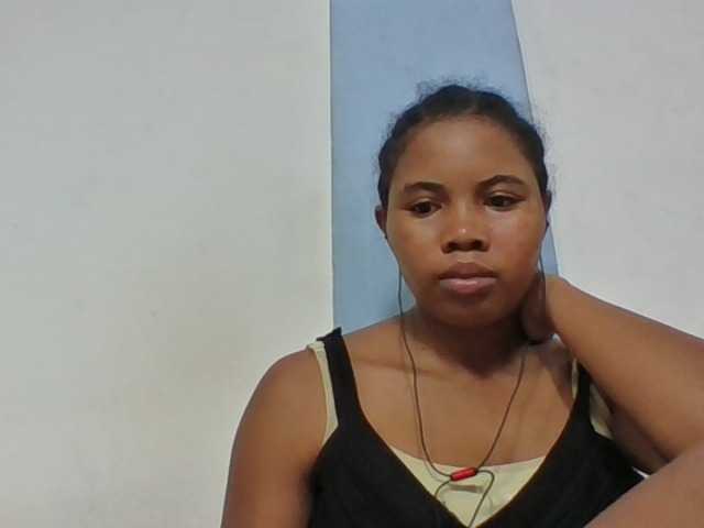 Juliah1a live cam on BongaCams