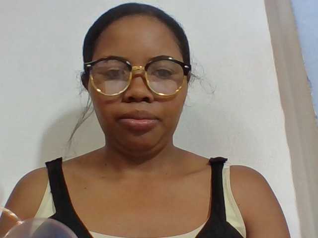 Juliah1a live cam on BongaCams