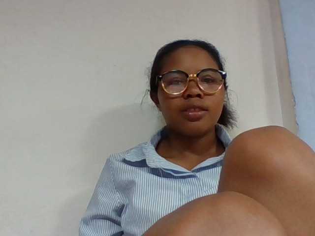 Juliah1a live cam on BongaCams