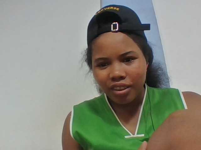 Juliah1a live cam on BongaCams