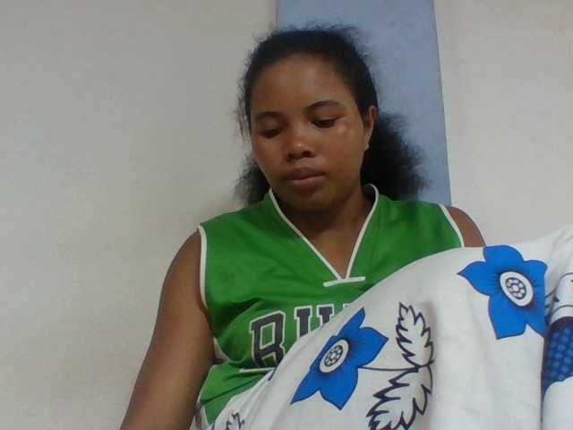 Juliah1a live cam on BongaCams
