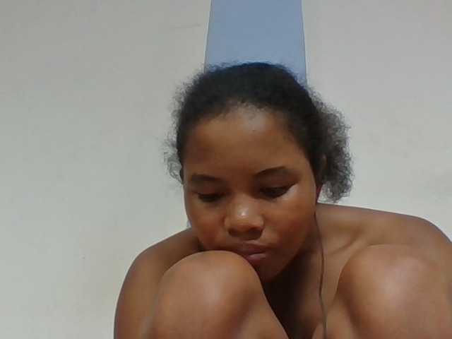 Juliah1a live cam on BongaCams