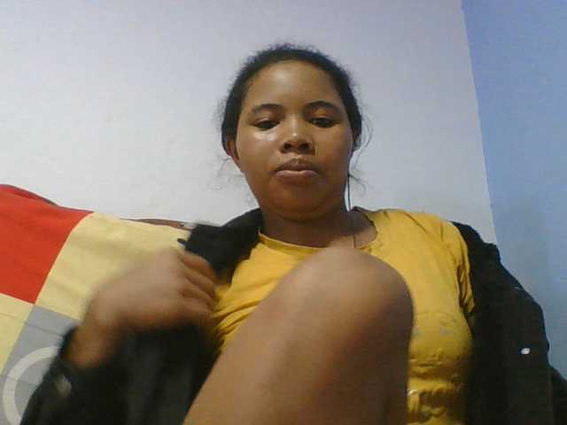 Juliah1a live cam on BongaCams