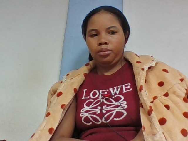 Juliah1a live cam on BongaCams