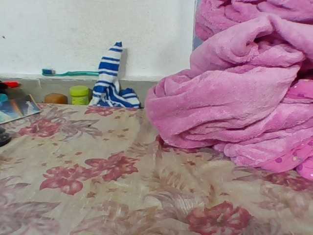 Juliah1a live cam on BongaCams