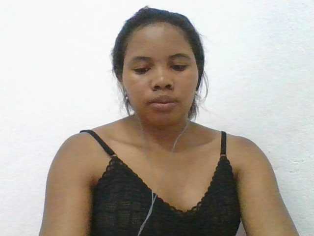 Juliah1a live cam on BongaCams