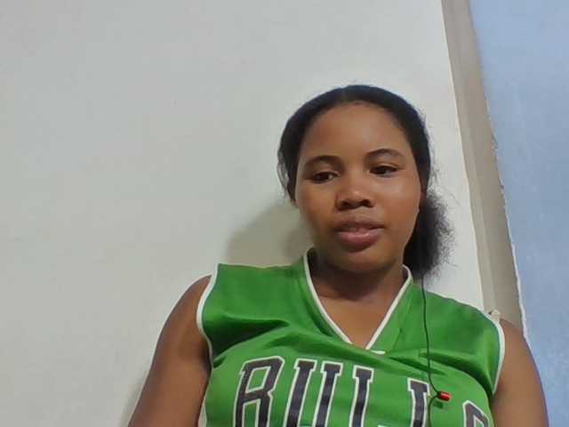 Juliah1a live cam on BongaCams
