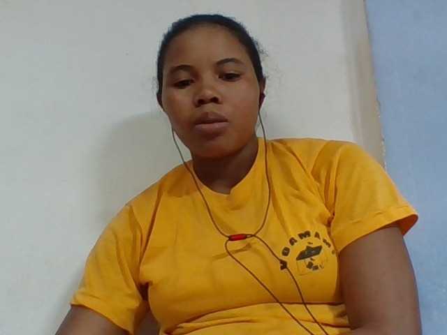 Juliah1a live cam on BongaCams