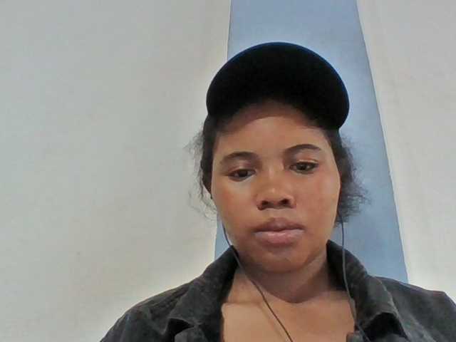 Juliah1a live cam on BongaCams
