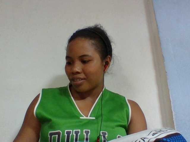 Juliah1a live cam on BongaCams