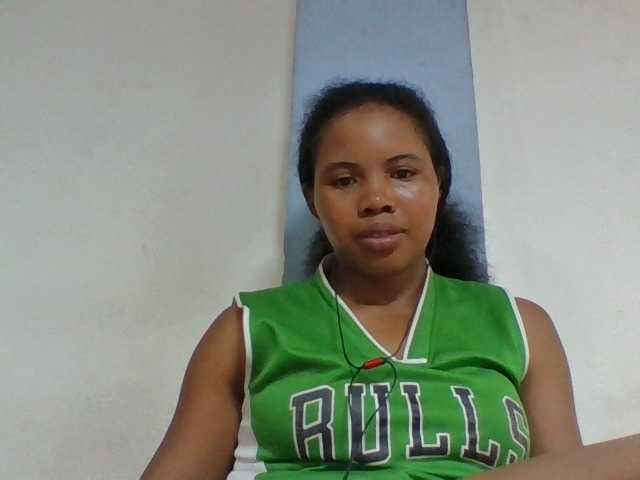 Juliah1a live cam on BongaCams