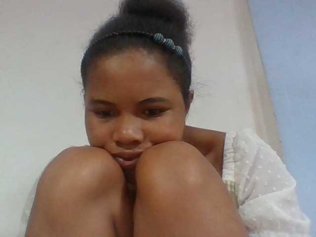 Juliah1a live cam on BongaCams