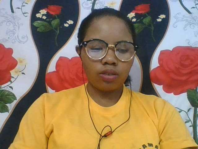 Juliah1a live cam on BongaCams