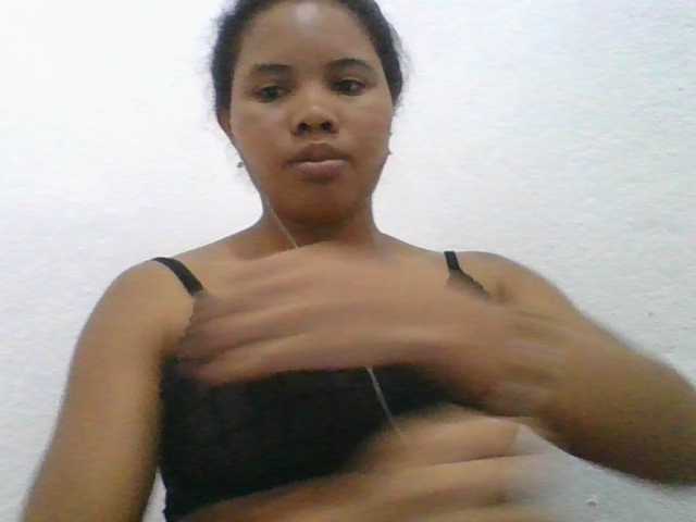 Juliah1a live cam on BongaCams