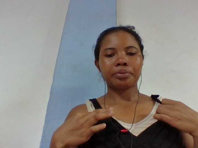 Juliah1a live cam on BongaCams
