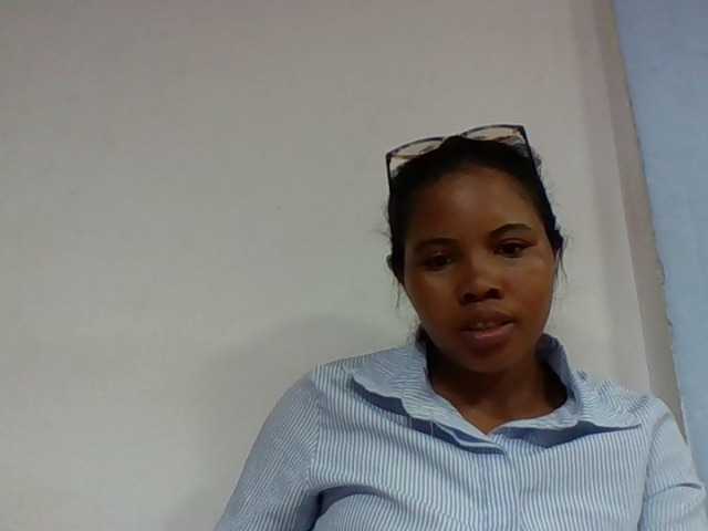 Juliah1a live cam on BongaCams