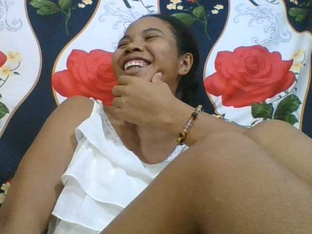 Juliah1a live cam on BongaCams