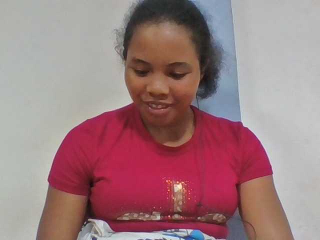 Juliah1a live cam on BongaCams